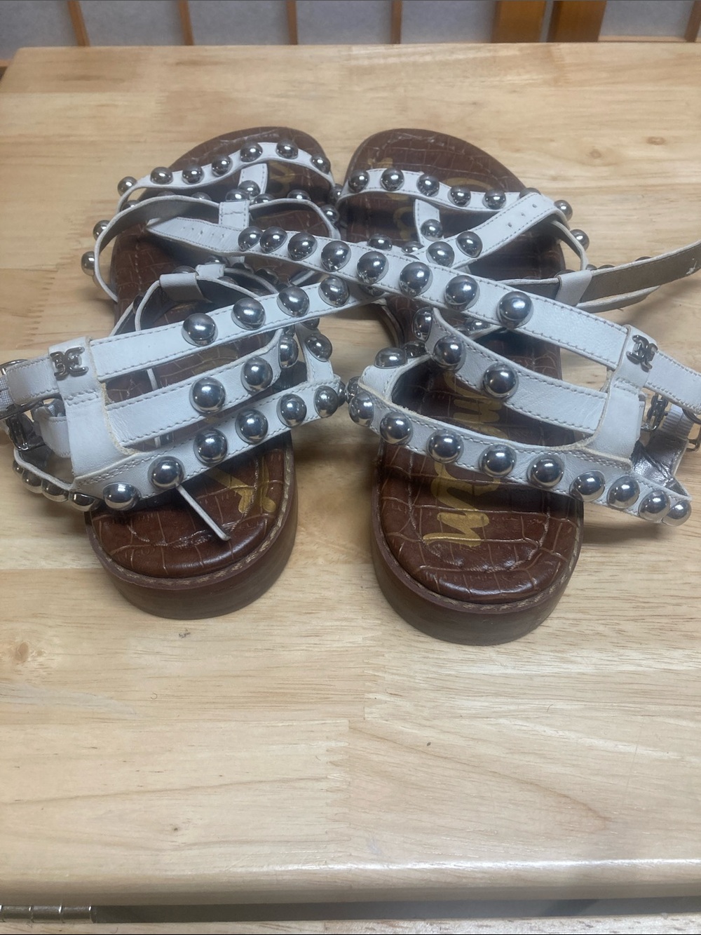 SAM EDELMAN EAVAN STUDDED GLADIATOR
SANDAL WHITE SILVER LEATHER SIZE 8.5 - Picture 10 of 12